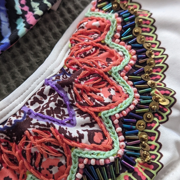 Bundle of 5 Bikini Tops, VS Victoria Secret Embroidered Detail Summer Swimsuits - Picture 5 of 12